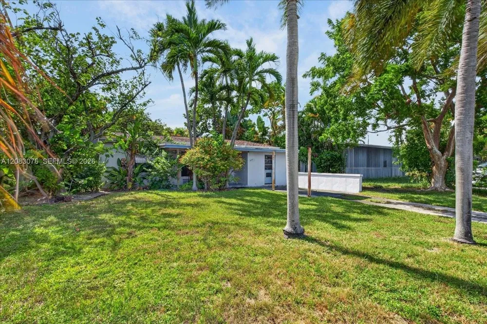 5619 NE 6th Ave Oakland Park, FL 33334