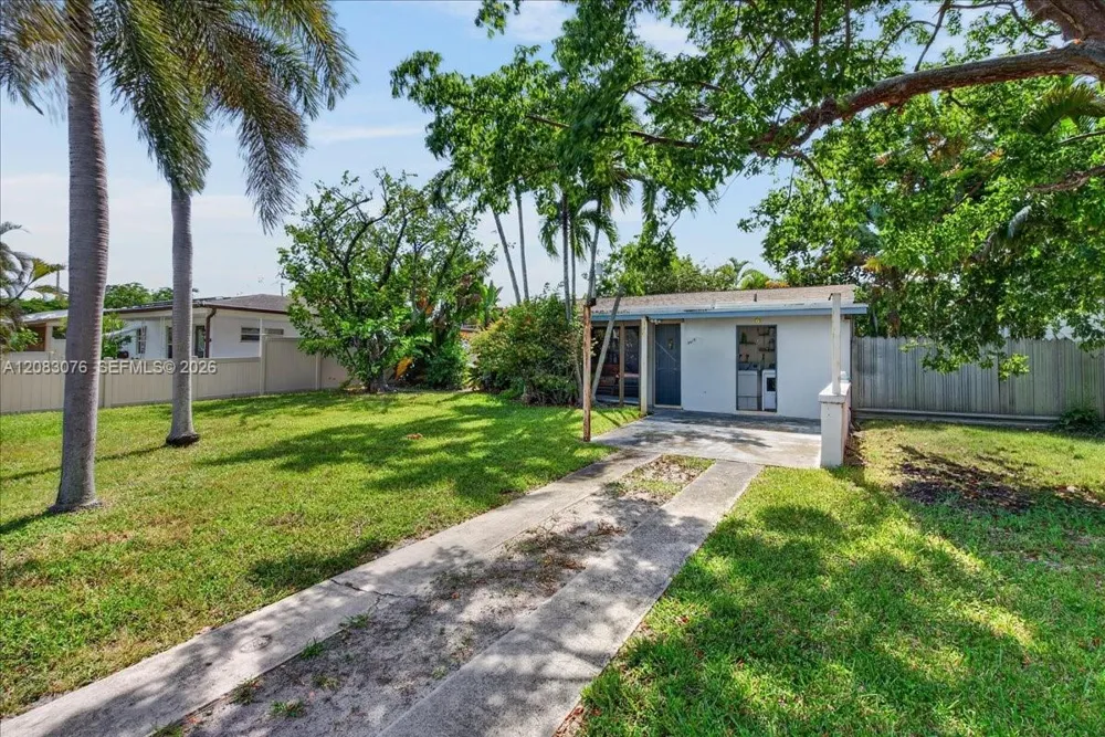 5619 NE 6th Ave Oakland Park, FL 33334