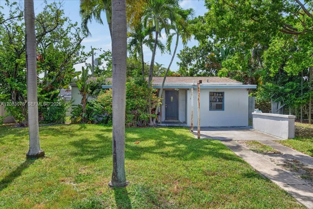 5619 NE 6th Ave Oakland Park, FL 33334