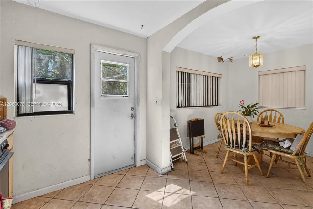 5619 NE 6th Ave Oakland Park, FL 33334
