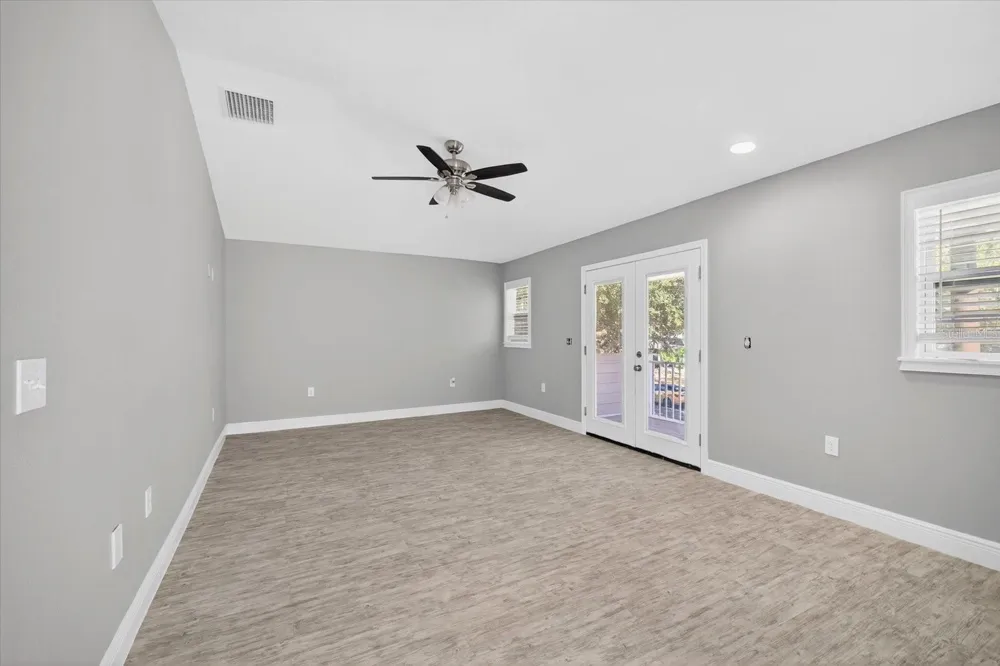 8914 LYNN AVENUE Tampa, FL 33604