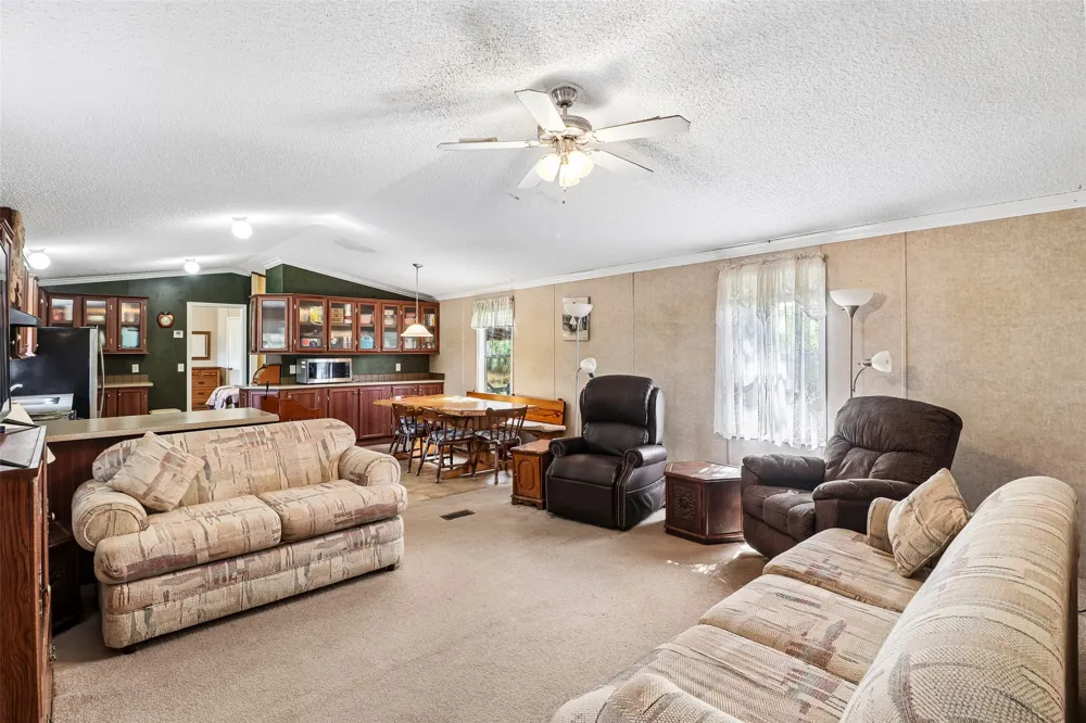 716 W County Road 109 Road Leesville, TX 78122