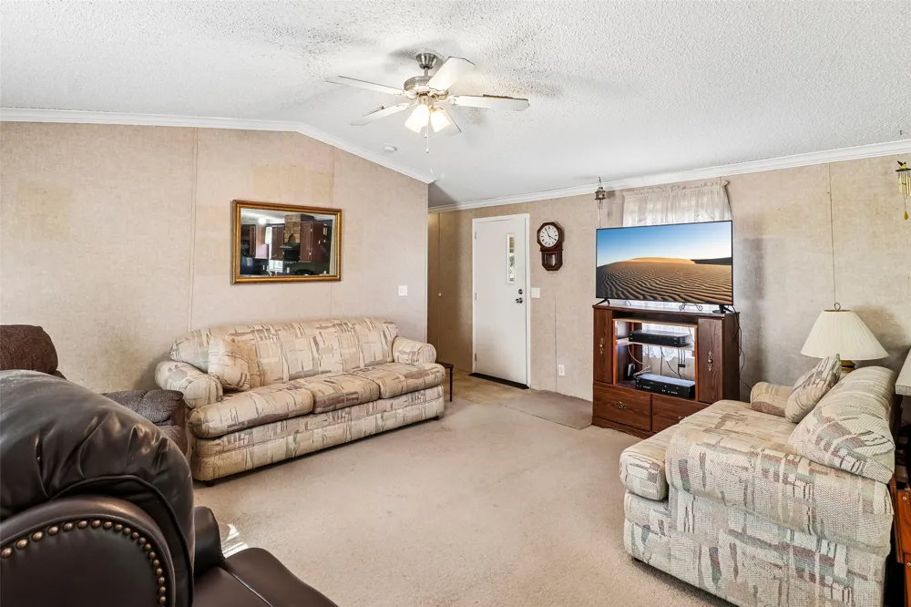 716 W County Road 109 Road Leesville, TX 78122