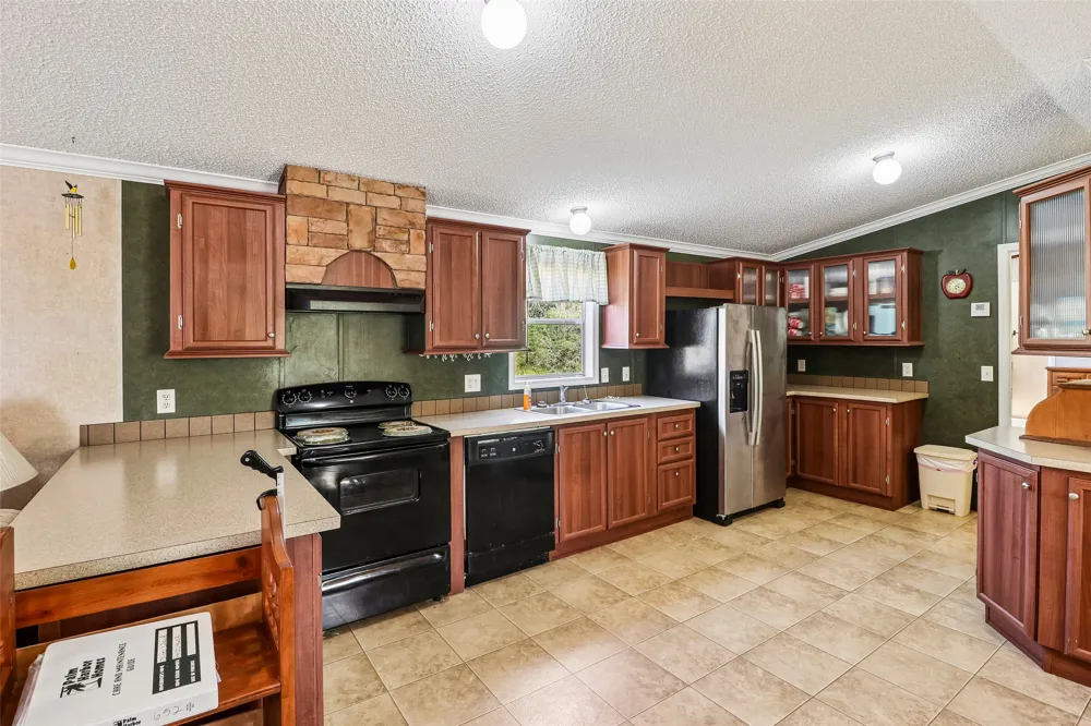 716 W County Road 109 Road Leesville, TX 78122