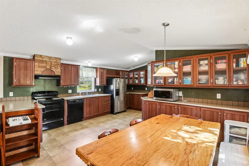 716 W County Road 109 Road Leesville, TX 78122