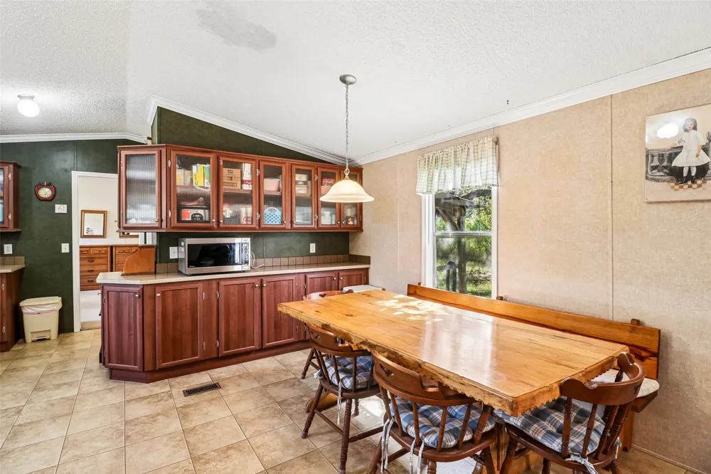 716 W County Road 109 Road Leesville, TX 78122