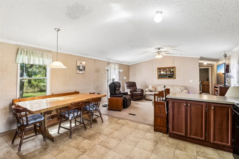 716 W County Road 109 Road Leesville, TX 78122