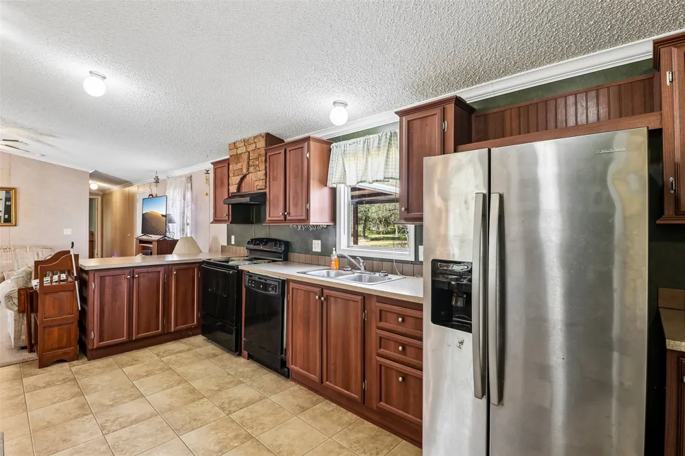 716 W County Road 109 Road Leesville, TX 78122