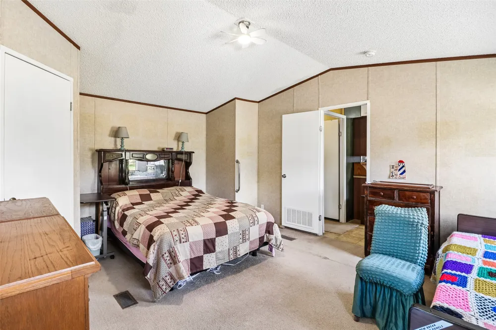 716 W County Road 109 Road Leesville, TX 78122