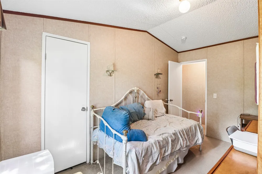 716 W County Road 109 Road Leesville, TX 78122