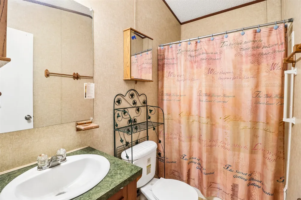 716 W County Road 109 Road Leesville, TX 78122