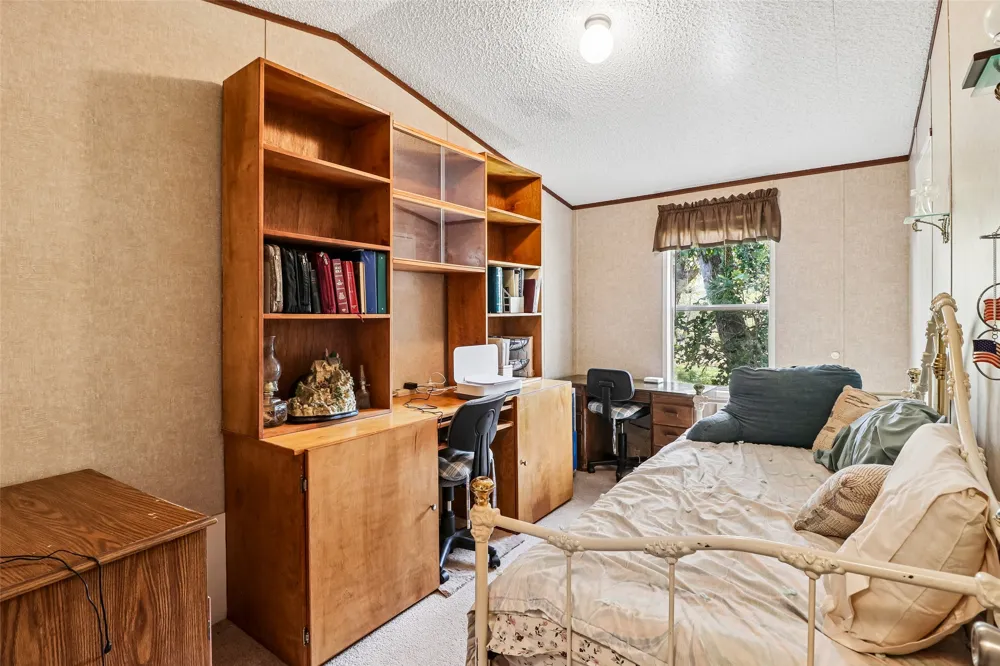 716 W County Road 109 Road Leesville, TX 78122