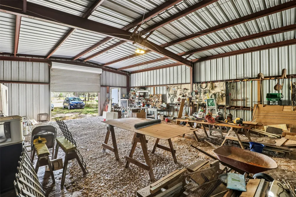 716 W County Road 109 Road Leesville, TX 78122