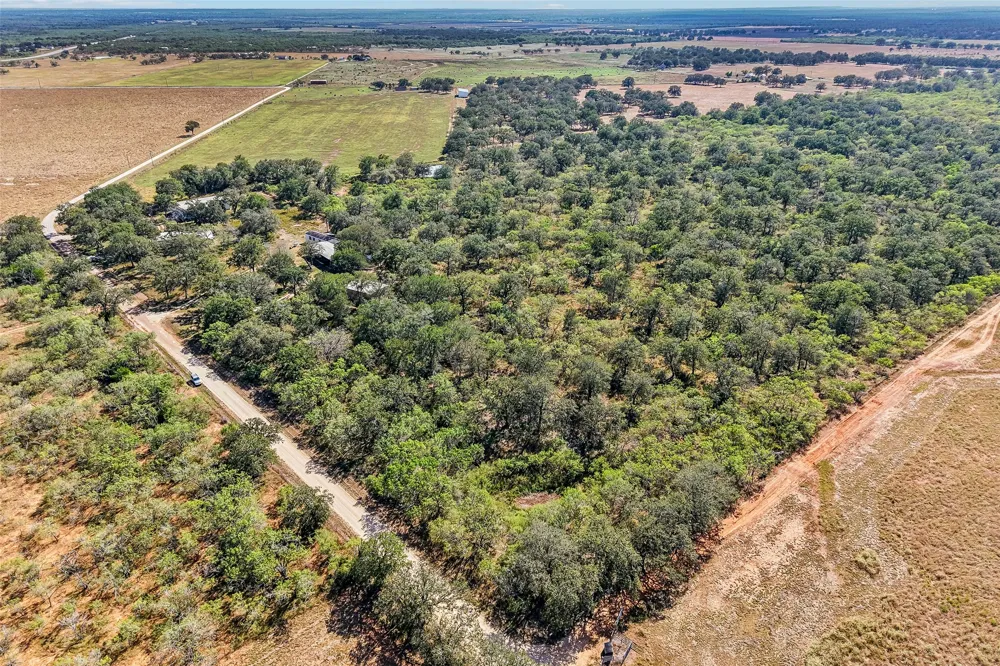 716 W County Road 109 Road Leesville, TX 78122