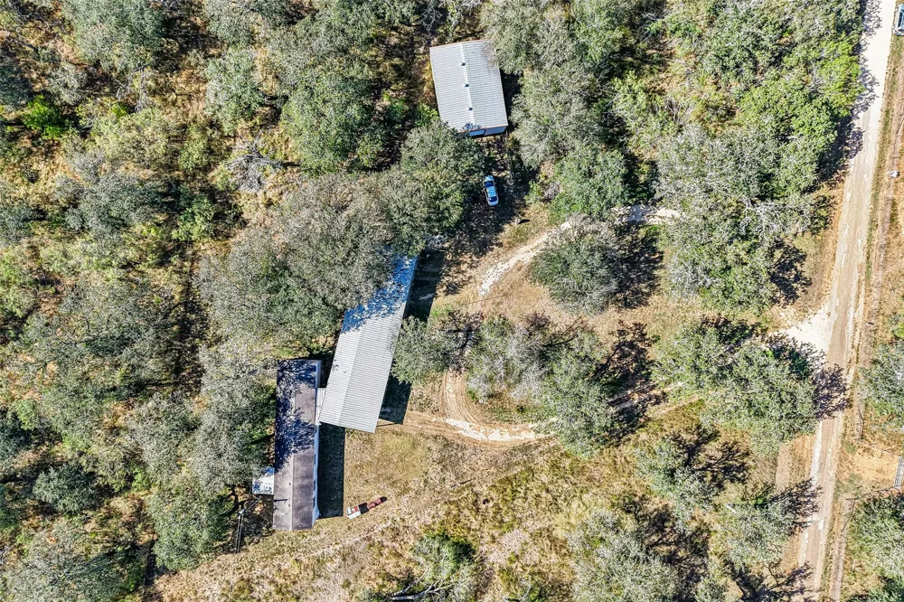 716 W County Road 109 Road Leesville, TX 78122