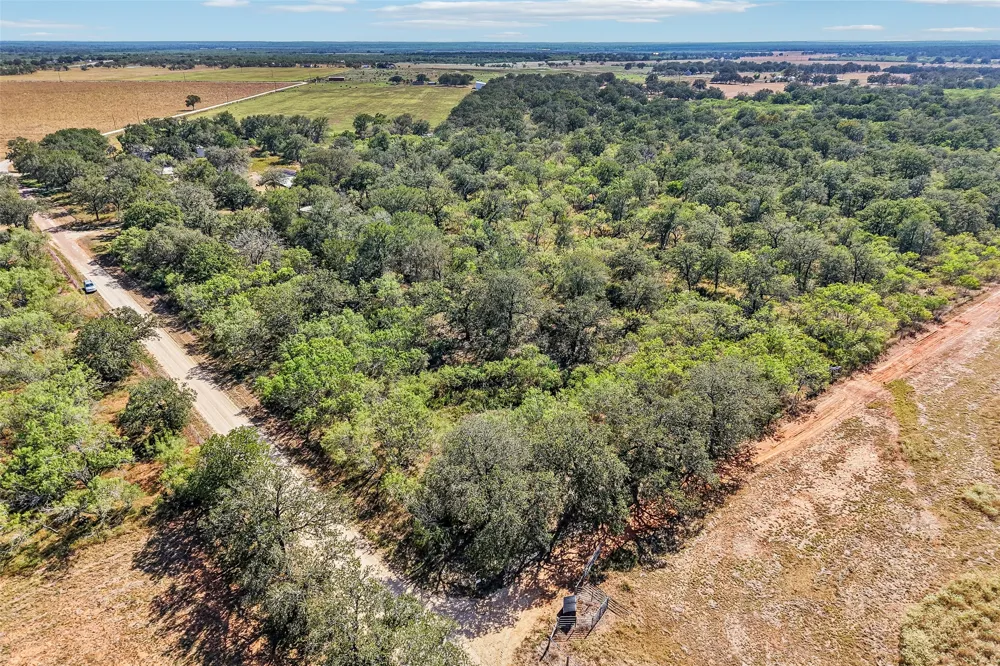 716 W County Road 109 Road Leesville, TX 78122