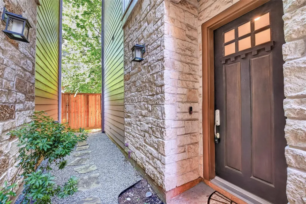 816 Yale Street #C Houston, TX 77007
