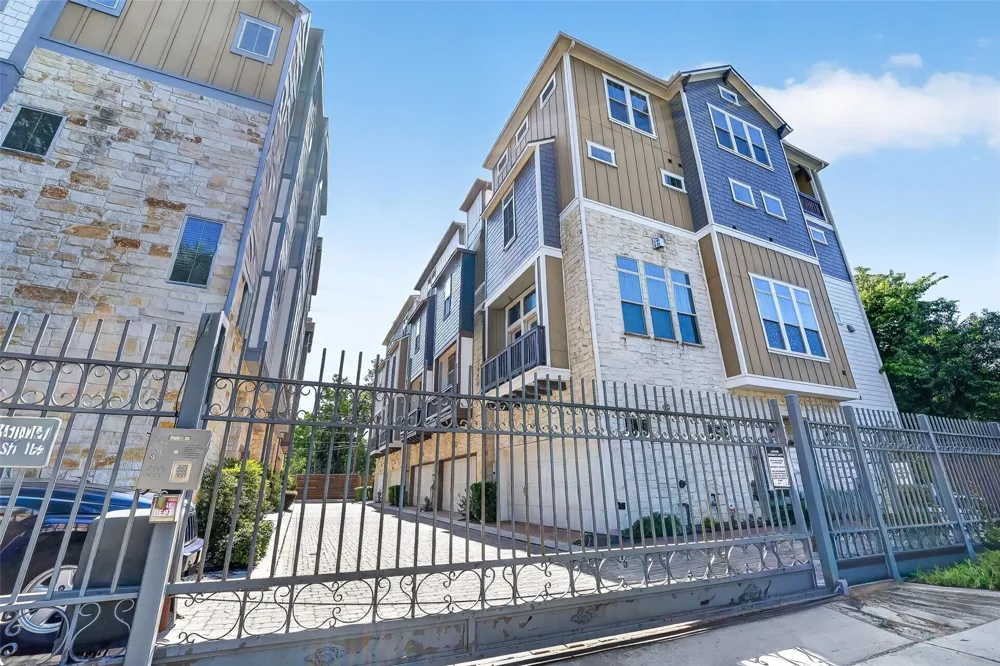 816 Yale Street #C Houston, TX 77007