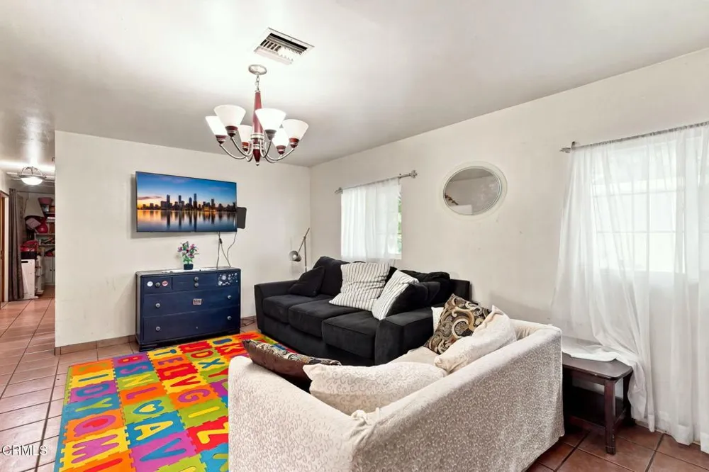 144 Backus Avenue Pasadena, CA 91107