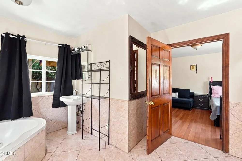 144 Backus Avenue Pasadena, CA 91107