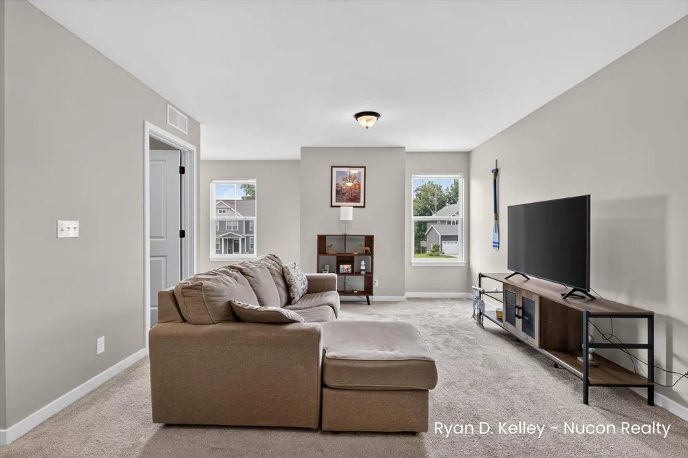 11544 Sessions Woods Drive W Grand Rapids, MI 49534