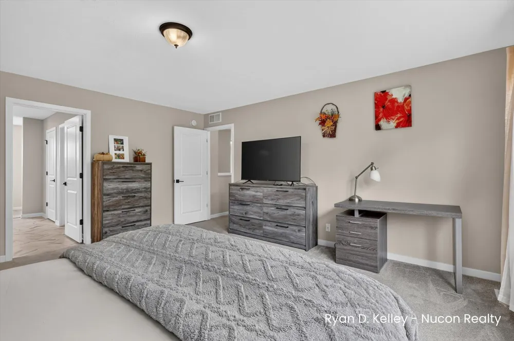 11544 Sessions Woods Drive W Grand Rapids, MI 49534