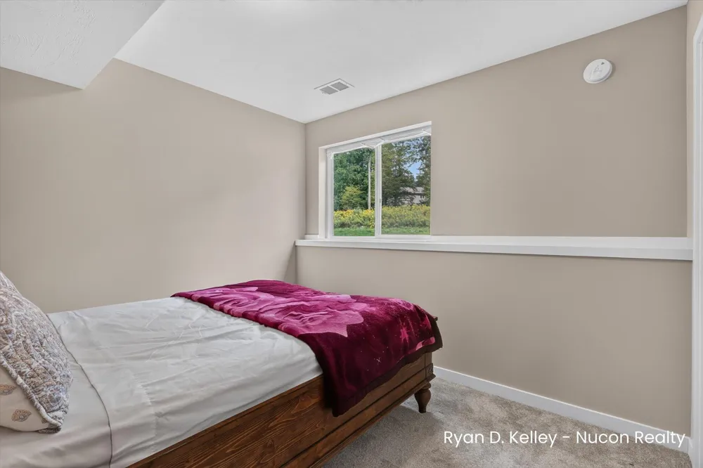 11544 Sessions Woods Drive W Grand Rapids, MI 49534