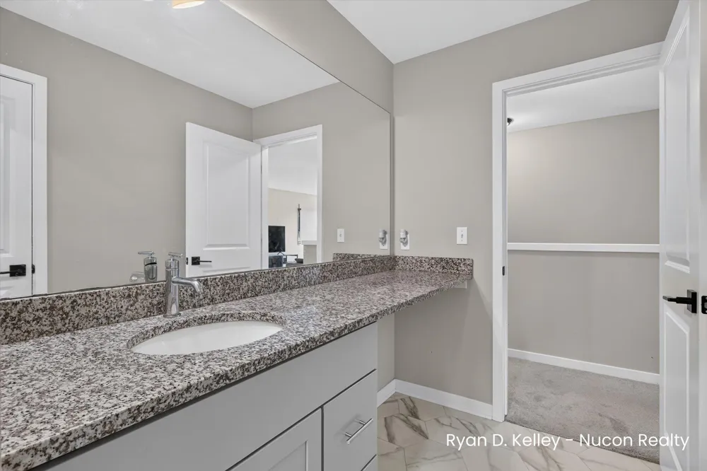 11544 Sessions Woods Drive W Grand Rapids, MI 49534