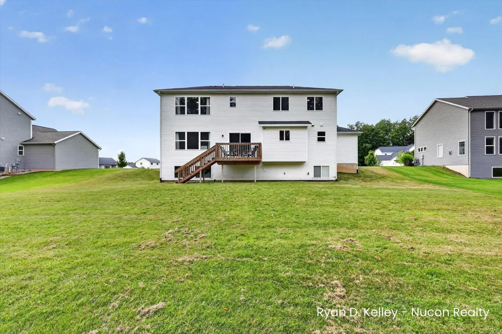 11544 Sessions Woods Drive W Grand Rapids, MI 49534