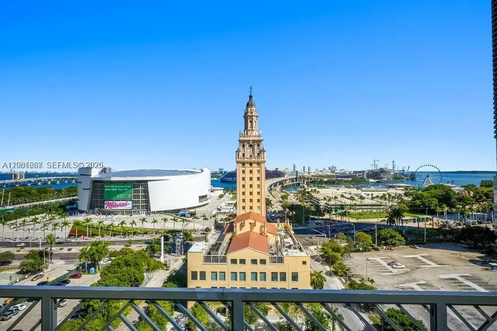 159 NE 6th #2602 Miami, FL 33132