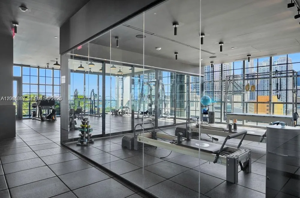 159 NE 6th #2602 Miami, FL 33132