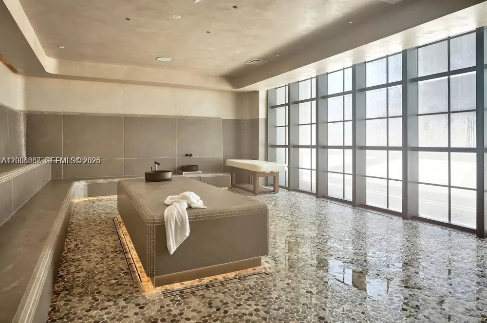159 NE 6th #2602 Miami, FL 33132