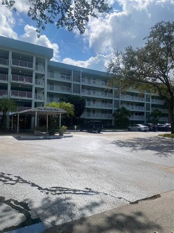 802 Cypress Grove Lane #408 Pompano Beach, FL 33069