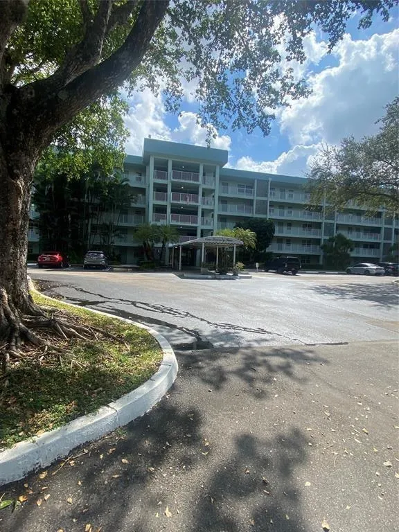 802 Cypress Grove Lane #408 Pompano Beach, FL 33069