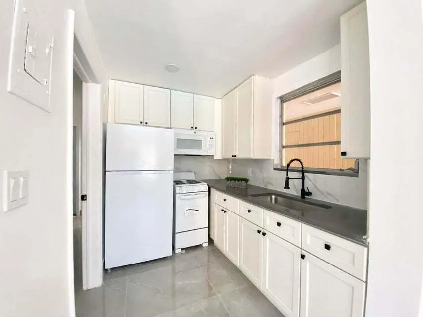 660 NE 34th Court #3 Oakland Park, FL 33334