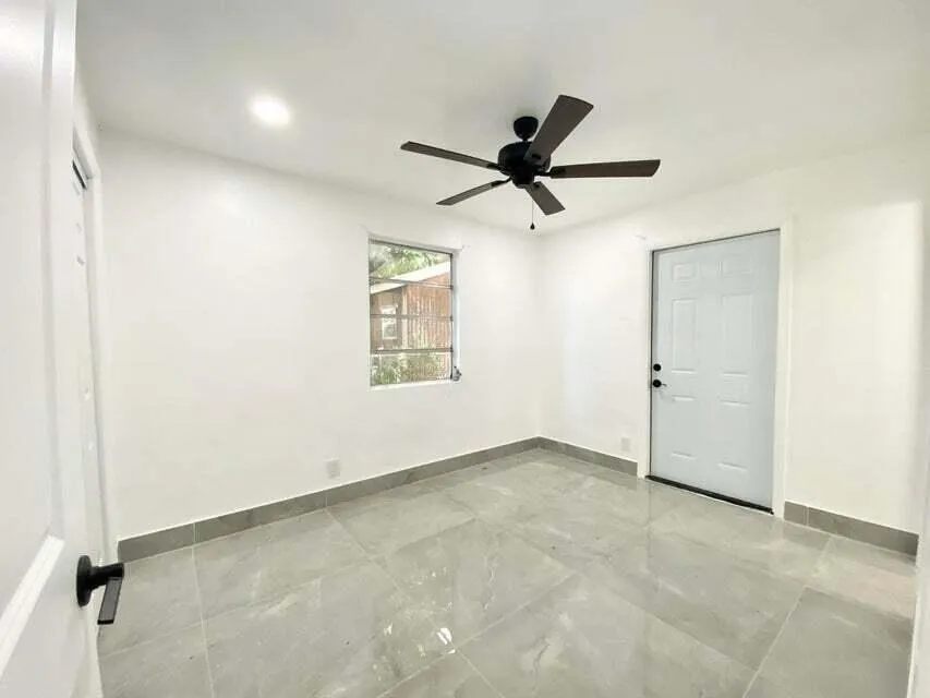 660 NE 34th Court #3 Oakland Park, FL 33334