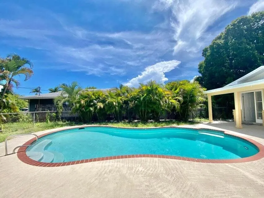 660 NE 34th Court #3 Oakland Park, FL 33334