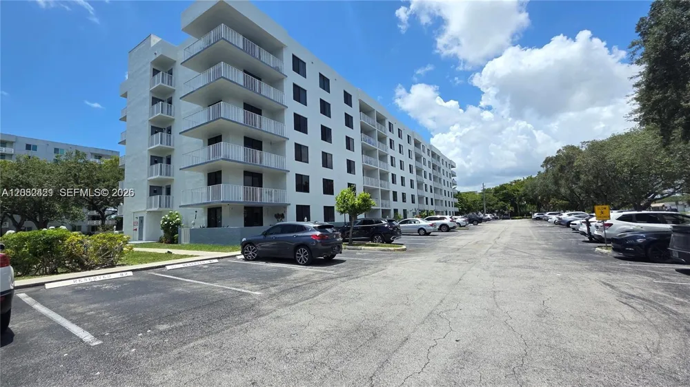 901 Hillcrest Dr #215 Hollywood, FL 33021