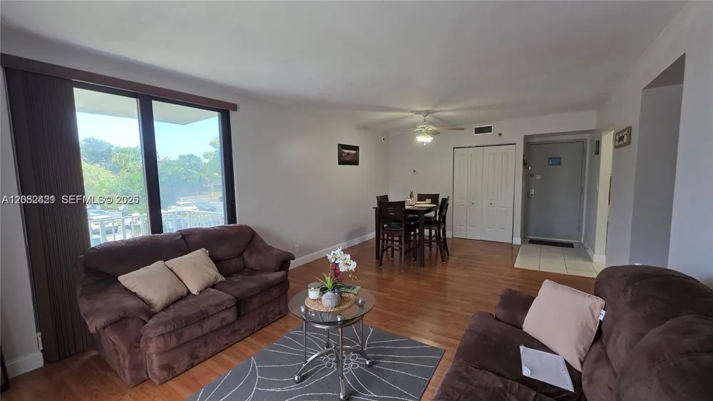 901 Hillcrest Dr #215 Hollywood, FL 33021