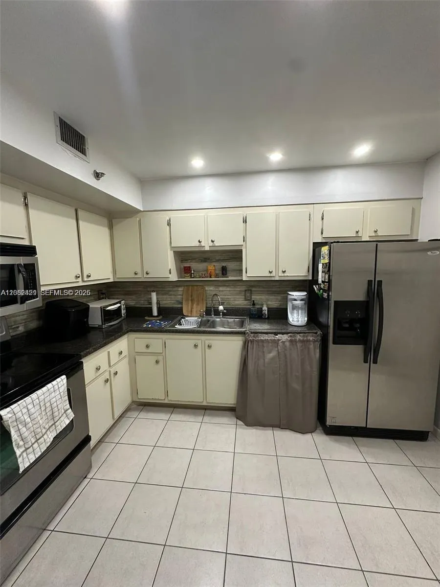 901 Hillcrest Dr #215 Hollywood, FL 33021