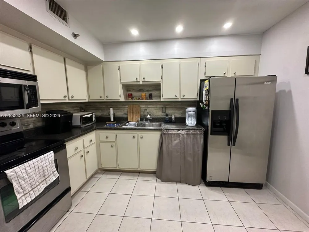 901 Hillcrest Dr #215 Hollywood, FL 33021