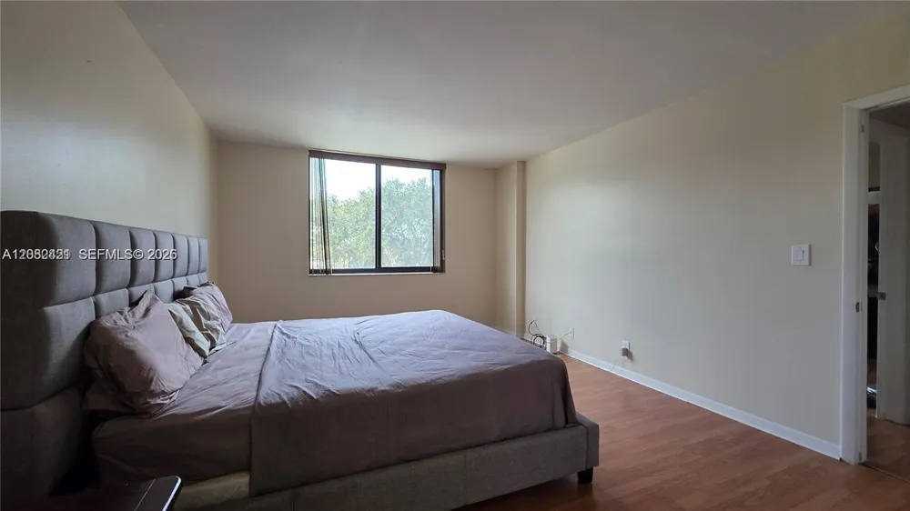 901 Hillcrest Dr #215 Hollywood, FL 33021