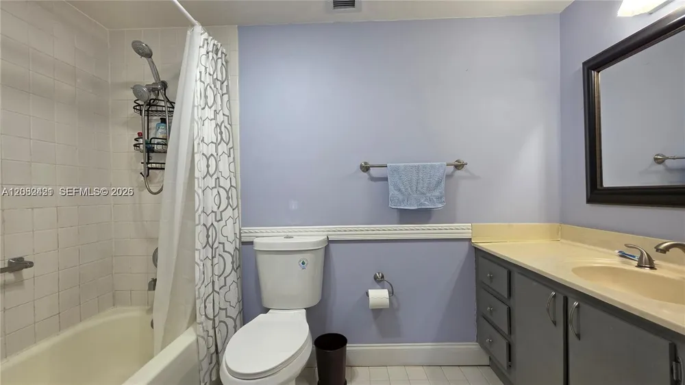 901 Hillcrest Dr #215 Hollywood, FL 33021