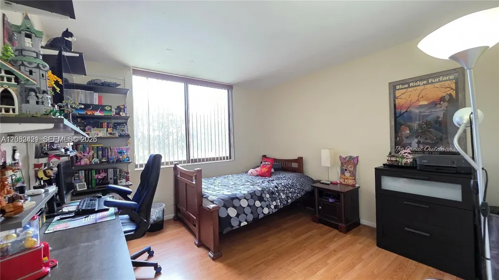 901 Hillcrest Dr #215 Hollywood, FL 33021