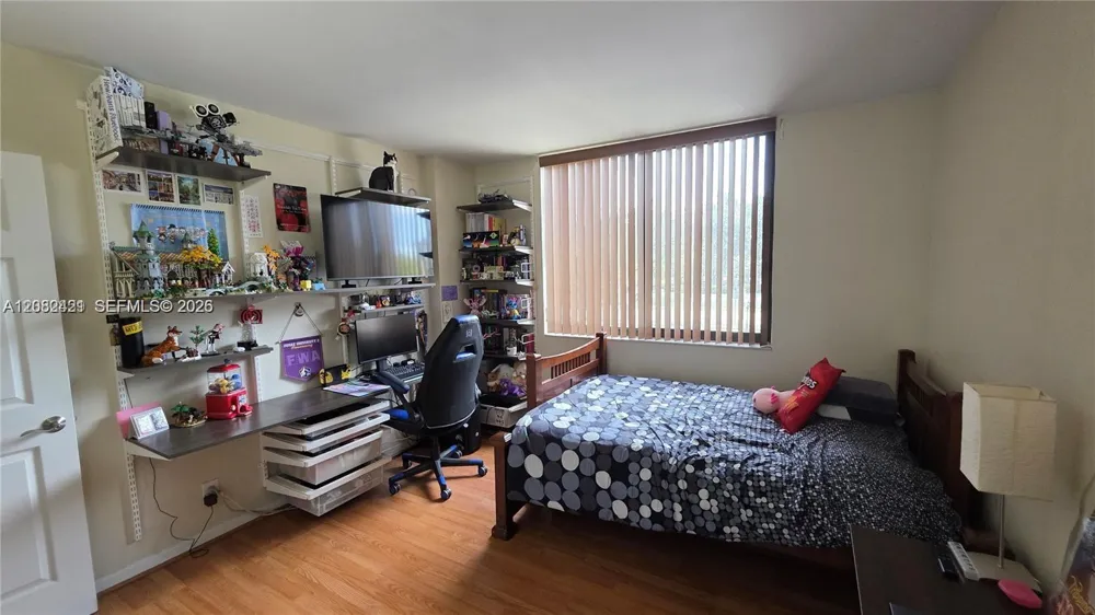 901 Hillcrest Dr #215 Hollywood, FL 33021