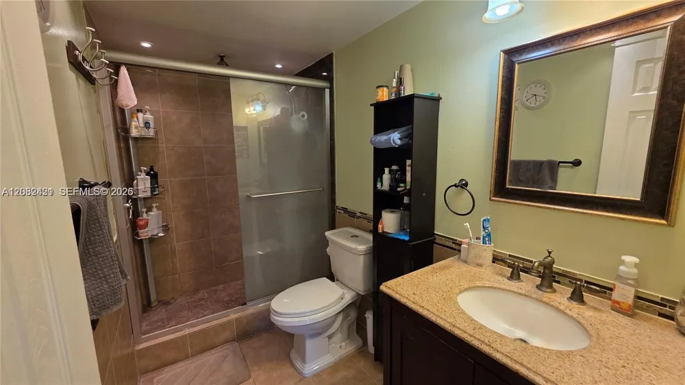 901 Hillcrest Dr #215 Hollywood, FL 33021