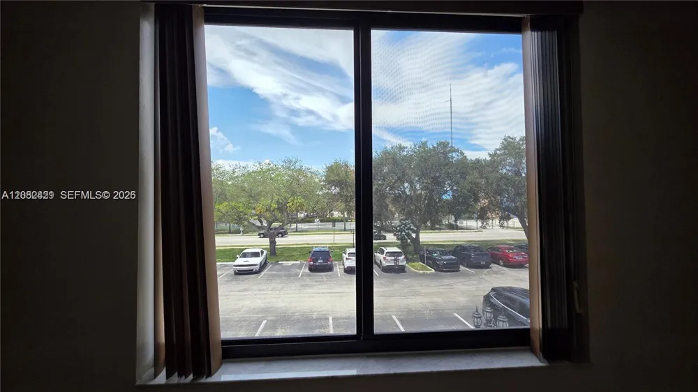 901 Hillcrest Dr #215 Hollywood, FL 33021