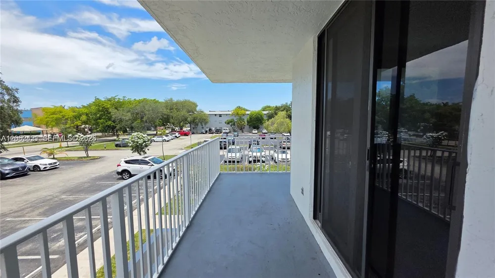 901 Hillcrest Dr #215 Hollywood, FL 33021