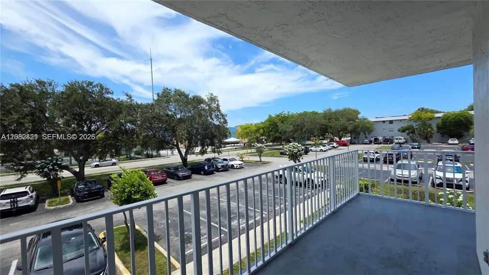 901 Hillcrest Dr #215 Hollywood, FL 33021