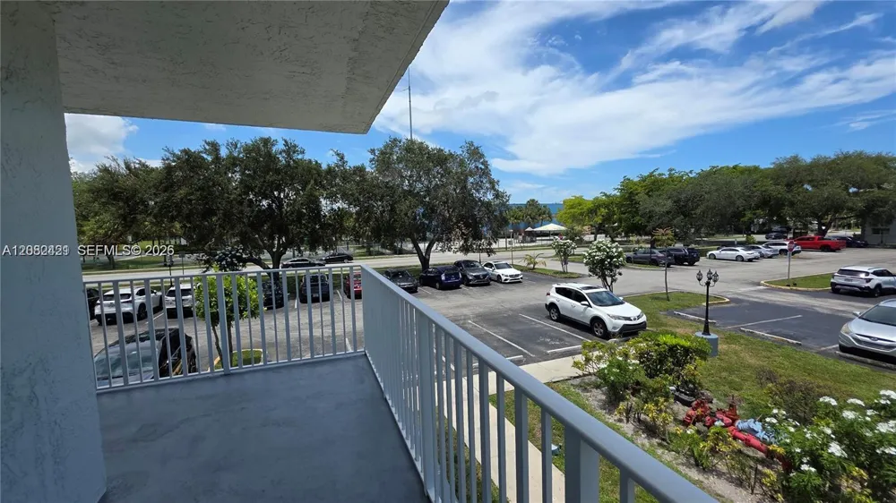 901 Hillcrest Dr #215 Hollywood, FL 33021